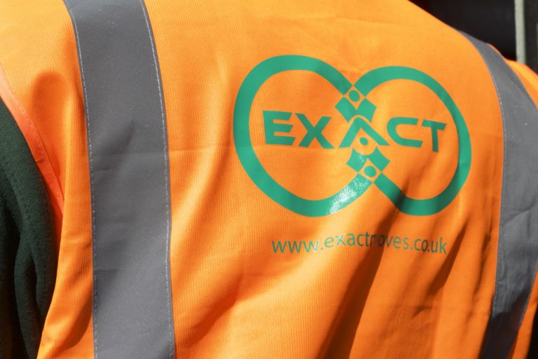 Exact Moves employee's back with Exact logo